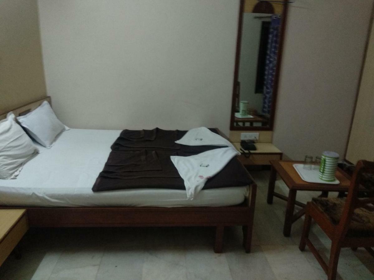 Hotel Rajwada International Belgaum Esterno foto